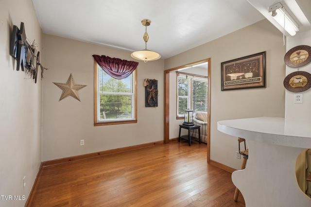 26 Wh Short Street, Castlewood, VA 24224