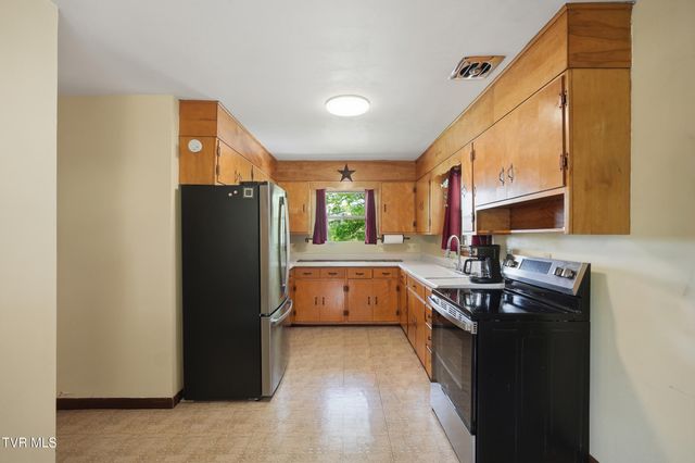 26 Wh Short Street, Castlewood, VA 24224