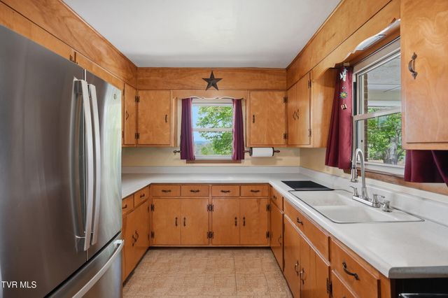 26 Wh Short Street, Castlewood, VA 24224