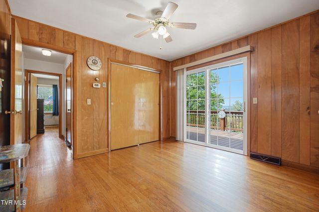 26 Wh Short Street, Castlewood, VA 24224