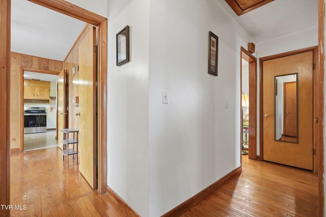 26 Wh Short Street, Castlewood, VA 24224