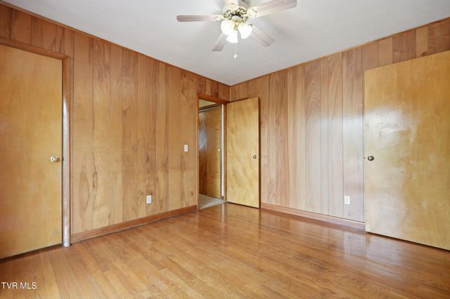 26 Wh Short Street, Castlewood, VA 24224