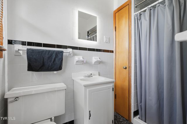 26 Wh Short Street, Castlewood, VA 24224