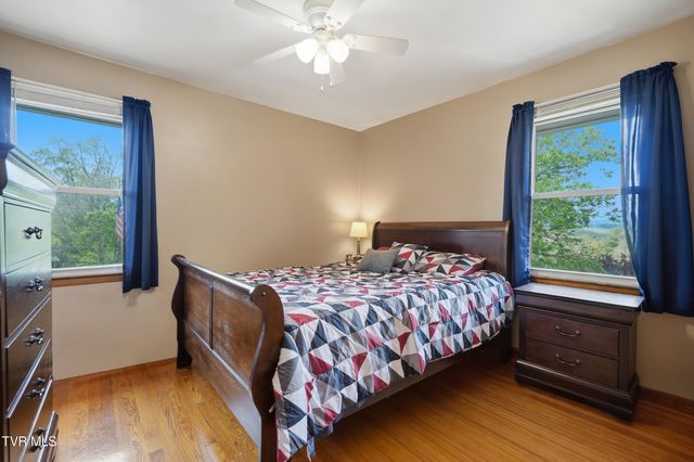 26 Wh Short Street, Castlewood, VA 24224