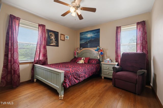 26 Wh Short Street, Castlewood, VA 24224