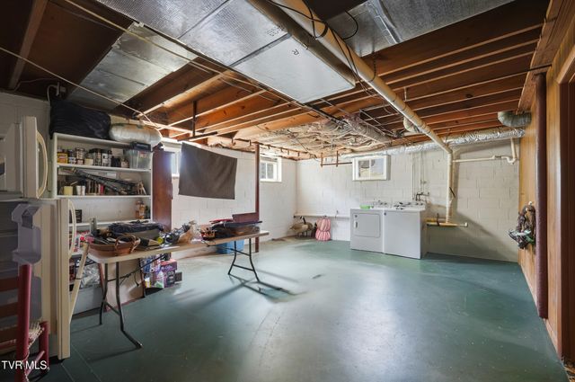 26 Wh Short Street, Castlewood, VA 24224