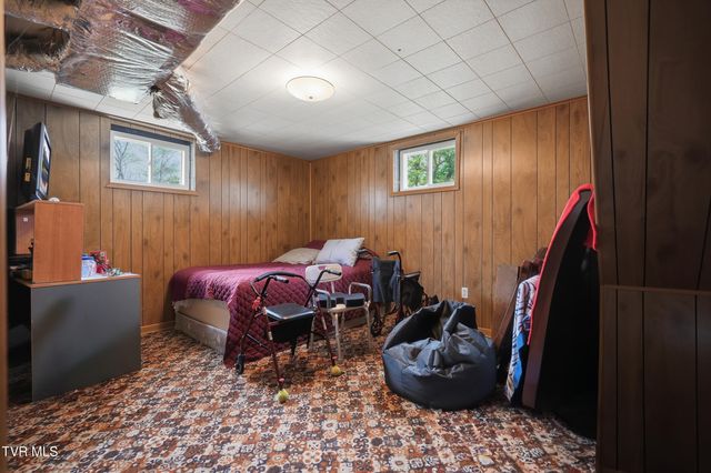 26 Wh Short Street, Castlewood, VA 24224