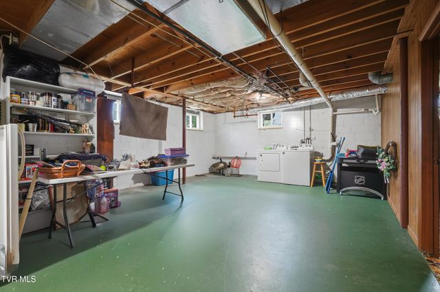 26 Wh Short Street, Castlewood, VA 24224
