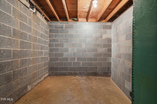 26 Wh Short Street, Castlewood, VA 24224