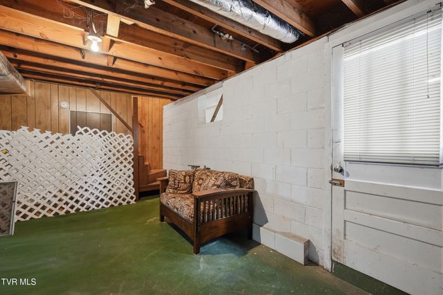 26 Wh Short Street, Castlewood, VA 24224