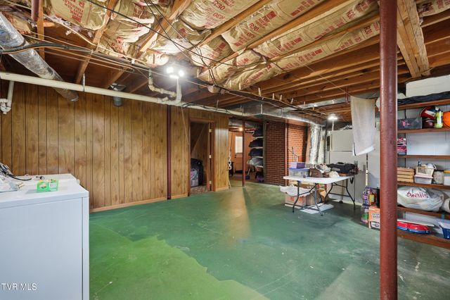 26 Wh Short Street, Castlewood, VA 24224