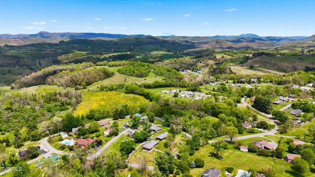 26 Wh Short Street, Castlewood, VA 24224