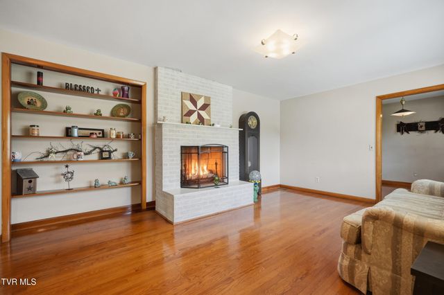 26 Wh Short Street, Castlewood, VA 24224