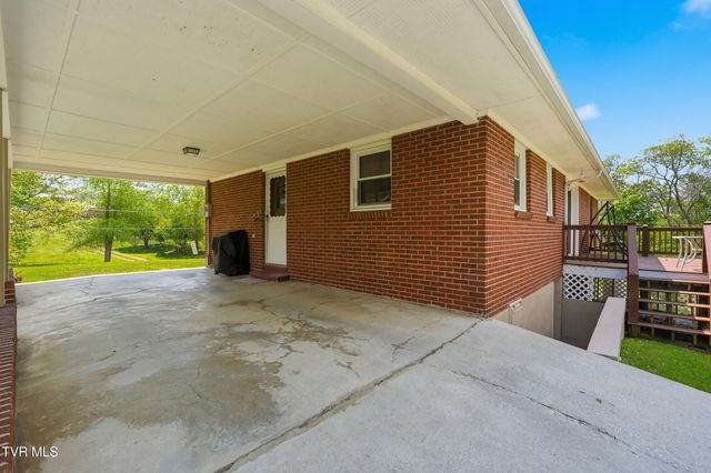 26 Wh Short Street, Castlewood, VA 24224