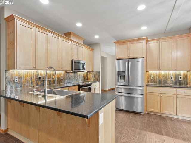 860 N P St, Washougal, WA 98671