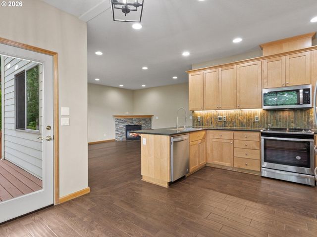 860 N P St, Washougal, WA 98671