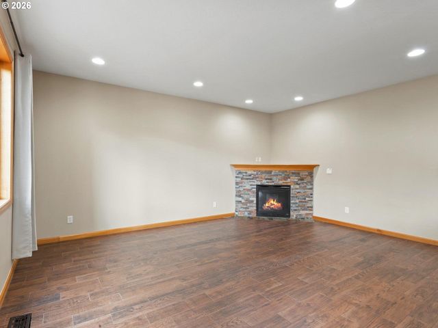 860 N P St, Washougal, WA 98671