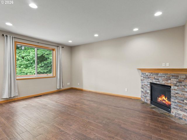 860 N P St, Washougal, WA 98671