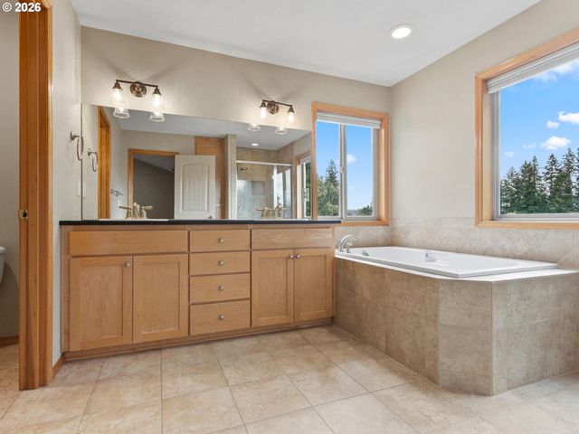 860 N P St, Washougal, WA 98671