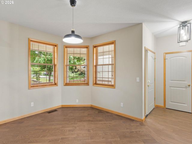 860 N P St, Washougal, WA 98671