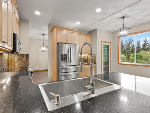 860 N P St, Washougal, WA 98671