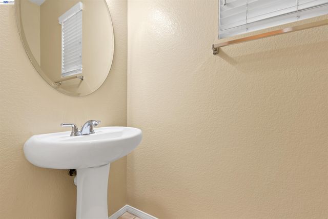 16166 Meadowmeer Ln, Fontana, CA 92336