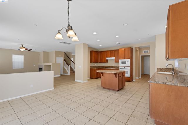 16166 Meadowmeer Ln, Fontana, CA 92336