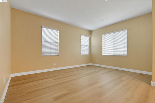 16166 Meadowmeer Ln, Fontana, CA 92336