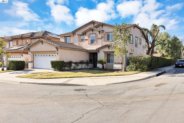 16166 Meadowmeer Ln, Fontana, CA 92336