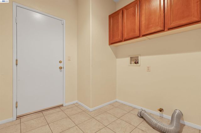 16166 Meadowmeer Ln, Fontana, CA 92336