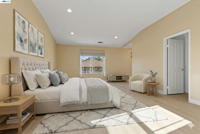 16166 Meadowmeer Ln, Fontana, CA 92336