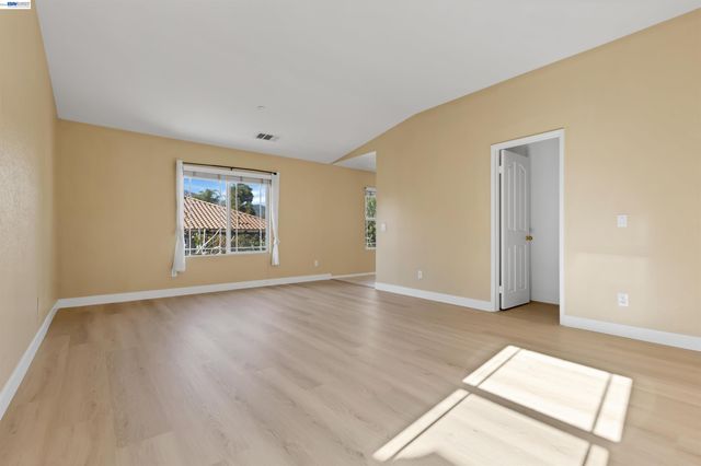 16166 Meadowmeer Ln, Fontana, CA 92336