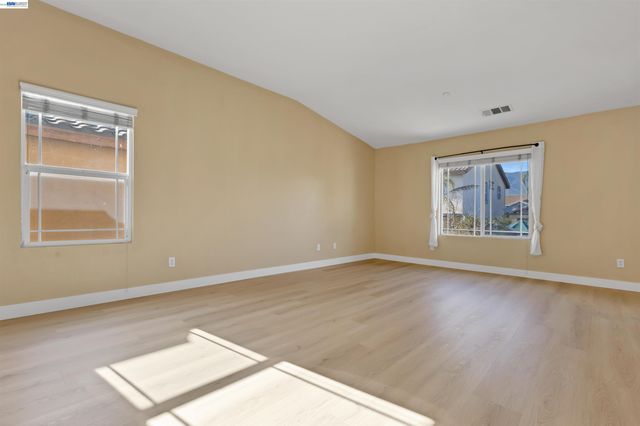 16166 Meadowmeer Ln, Fontana, CA 92336