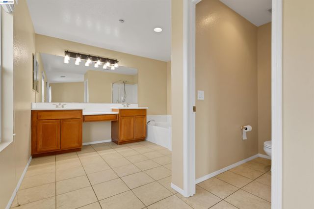 16166 Meadowmeer Ln, Fontana, CA 92336