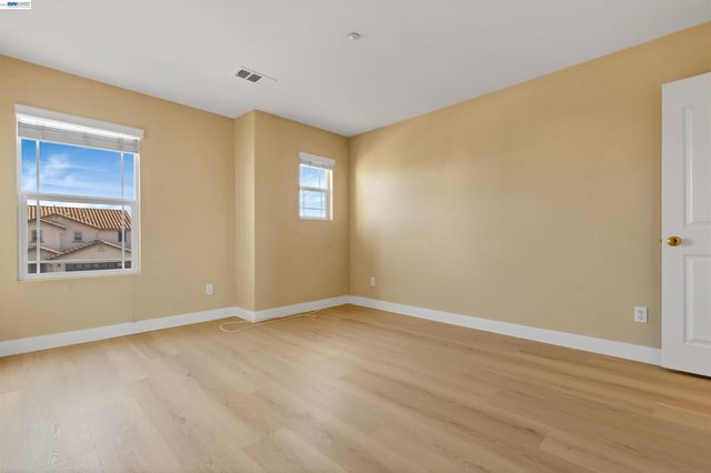 16166 Meadowmeer Ln, Fontana, CA 92336