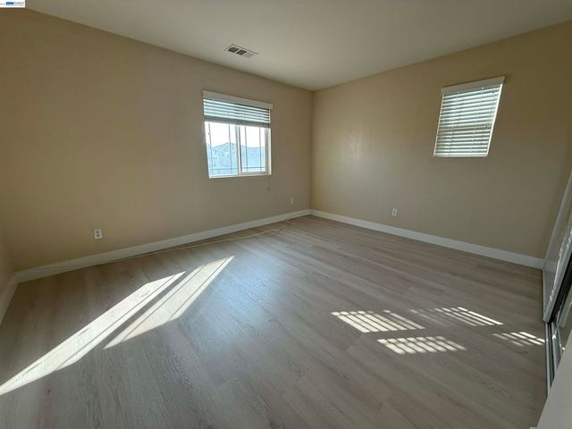 16166 Meadowmeer Ln, Fontana, CA 92336