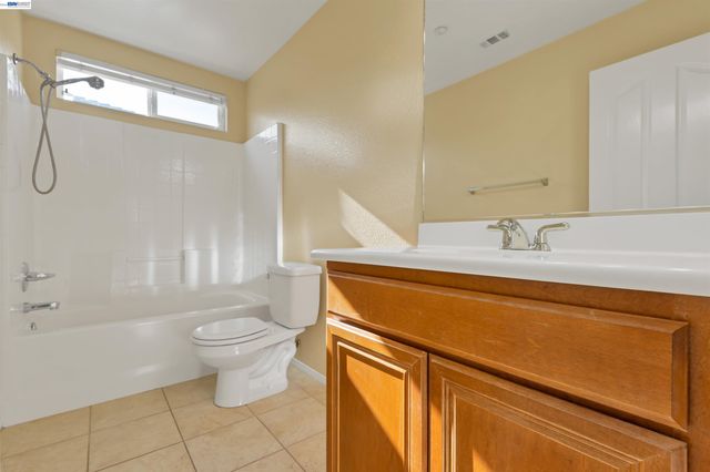 16166 Meadowmeer Ln, Fontana, CA 92336