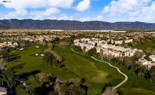 16166 Meadowmeer Ln, Fontana, CA 92336