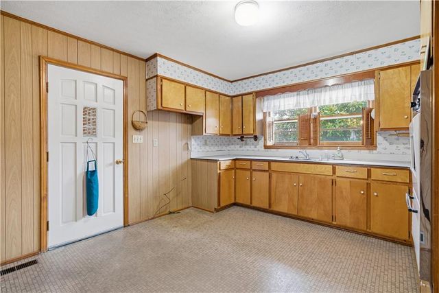 111 Mckenzie Street, Adairsville, GA 30103