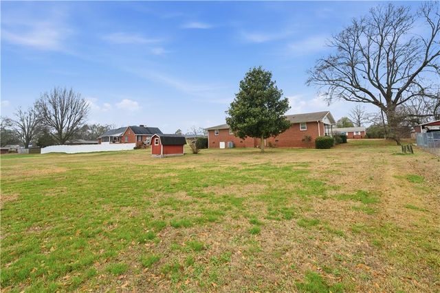 111 Mckenzie Street, Adairsville, GA 30103