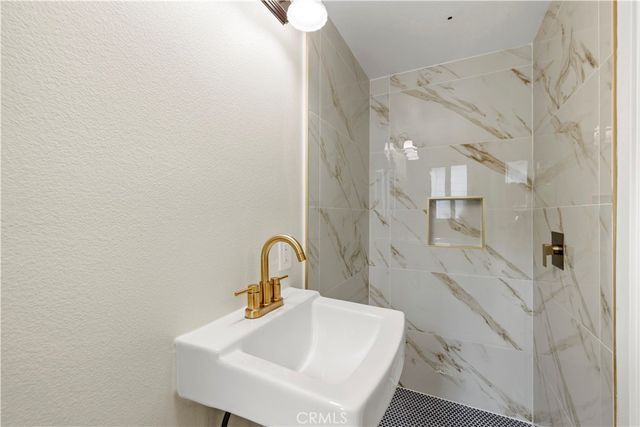 8028 Coldwater Canyon Avenue, North Hollywood, CA 91605