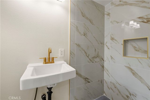 8028 Coldwater Canyon Avenue, North Hollywood, CA 91605