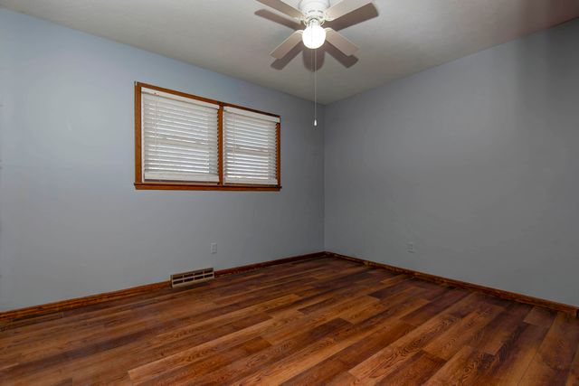 1310 E Bonaire Court, Springfield, MO 65803