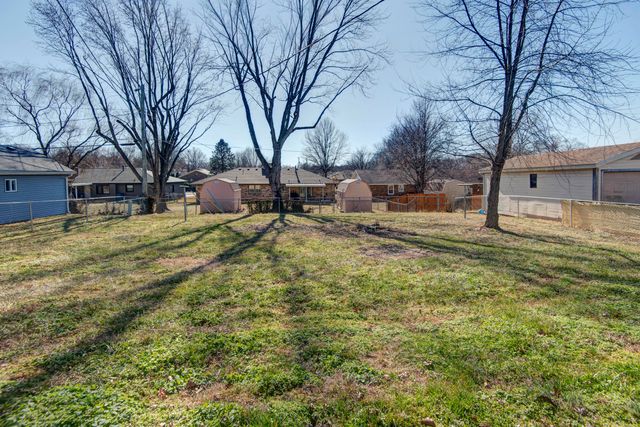 1310 E Bonaire Court, Springfield, MO 65803