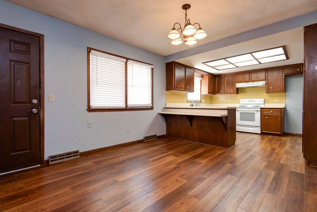 1310 E Bonaire Court, Springfield, MO 65803