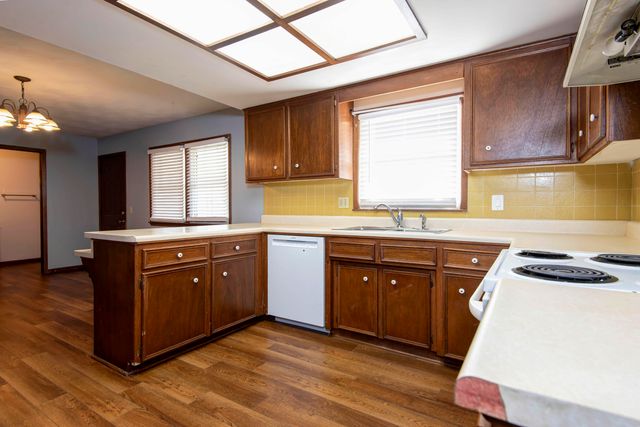 1310 E Bonaire Court, Springfield, MO 65803