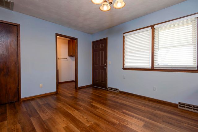 1310 E Bonaire Court, Springfield, MO 65803