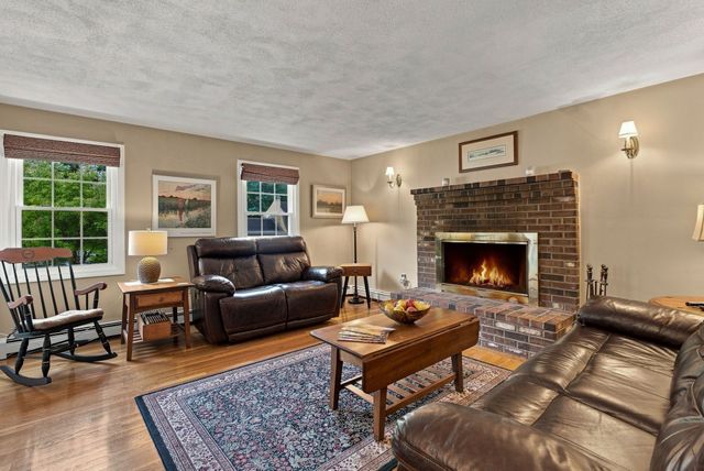 7 Doucette Dr, Marlborough, MA 01752