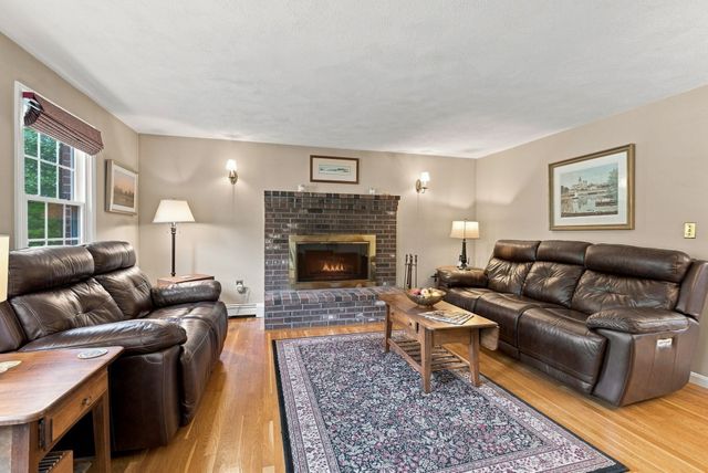 7 Doucette Dr, Marlborough, MA 01752