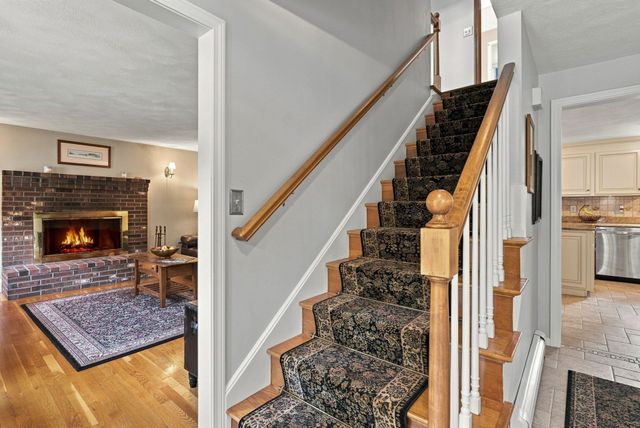 7 Doucette Dr, Marlborough, MA 01752